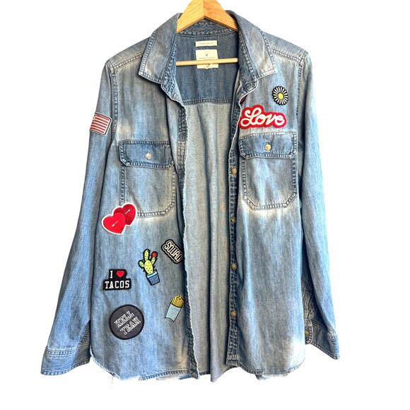 American Eagle Distressed Denim Button-Up Shirt Fun Patches | Size M - Picture 1 of 6